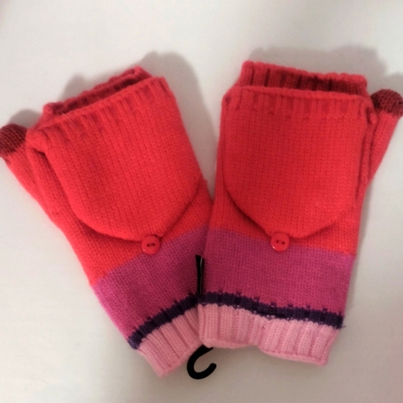 [5x$20] New Crayola Winter Set/ Adult Size - Picture 4 of 4